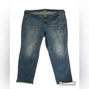 Torrid Vintage Stretch Crop Boyfriend size 24